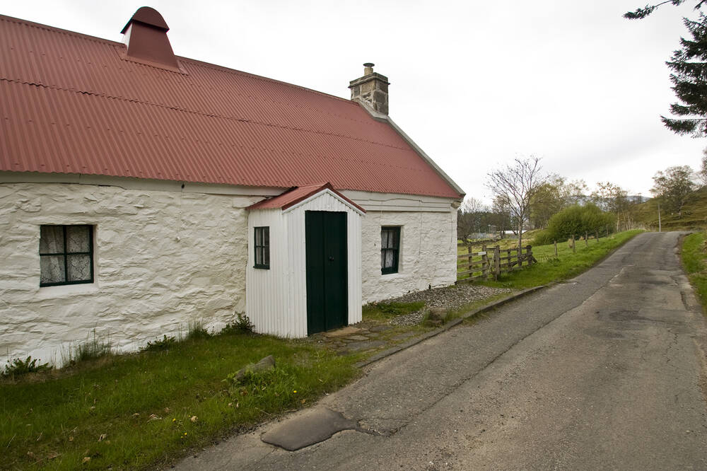 An exterior view of Moirlanich Longhouse