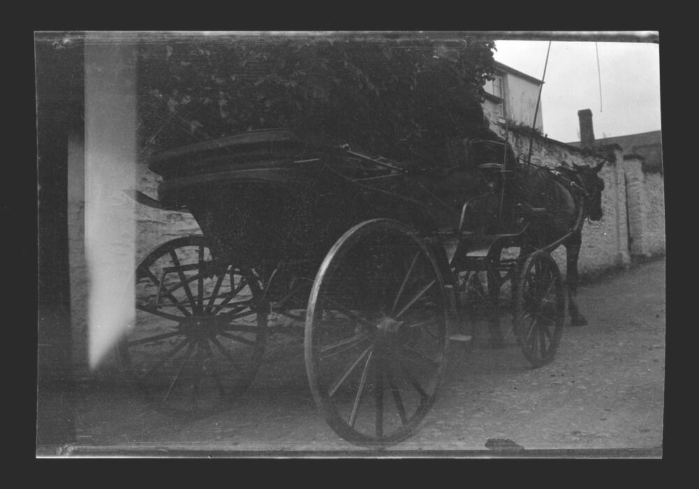 Black and white photograph of a horse-drawn cab